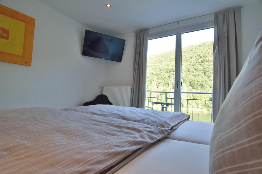 Haus Mosel Apartment Klotten Phòng bức ảnh