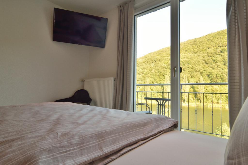 Haus Mosel Apartment Klotten Phòng bức ảnh